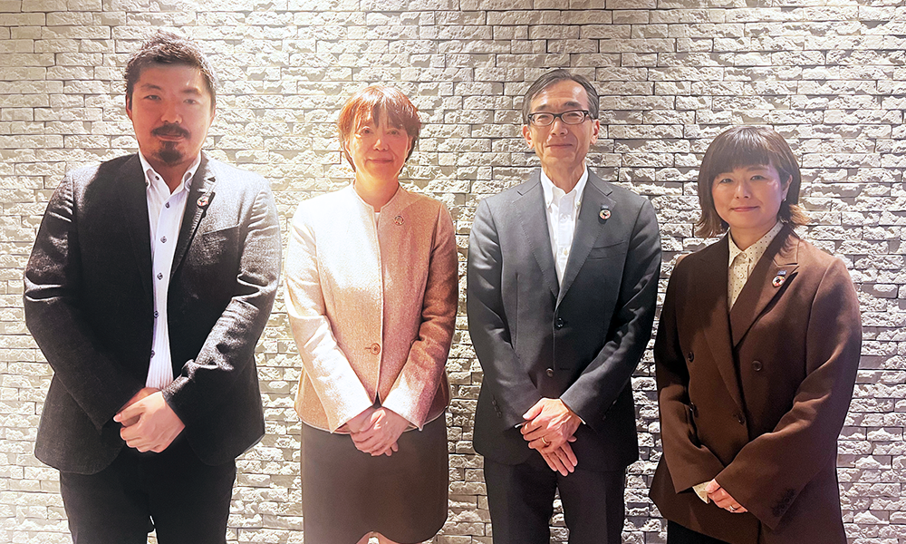 （写真左から2番目：宮井 真千子氏）