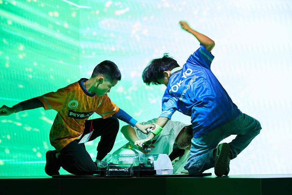 レギュラークラス大会試合の様子 左：ジュウ・トンユー選手（広州大会選出） 右：ミナト選手（東京大会選出）